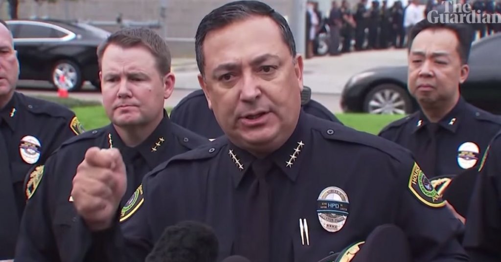 'You’re either for women or for the NRA': TX police chief slams McConnell, Cruz for letting abusive boyfriends keep guns