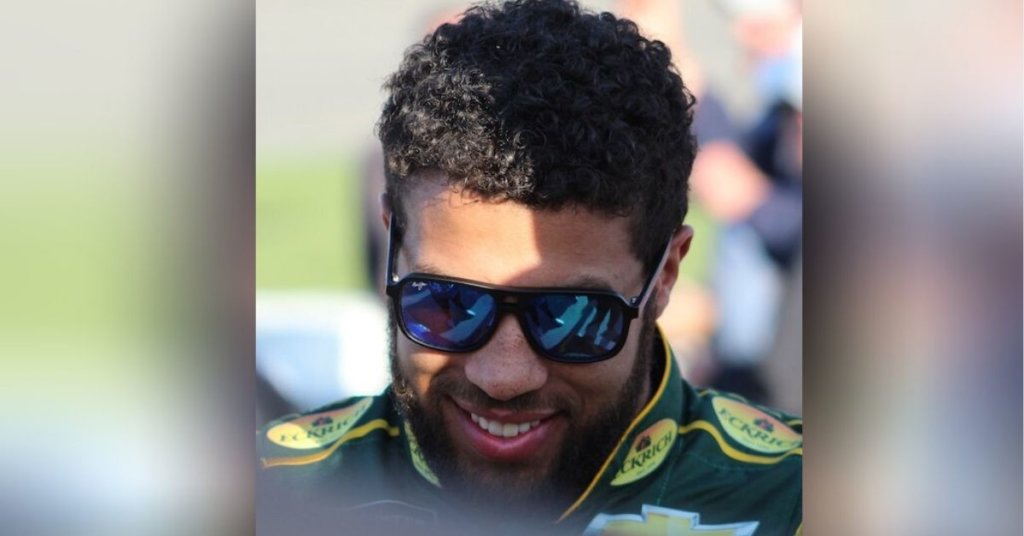 Twitter has Bubba Wallace's back after a noose was found in his NASCAR garage. 1